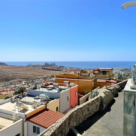 아파트 With Great Views And Pool