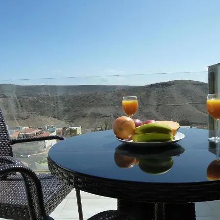 아파트 With Great Views And Pool